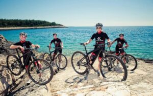 Przewodnik po organizacji wyjazdu rowerowego z nieletnimi – jak zaplanować niezapomnianą przygodę