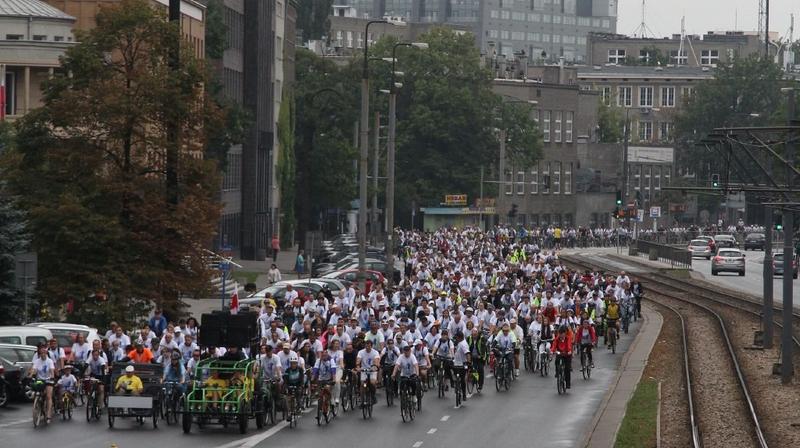 Masa krytyczna – czy w dzisiejszym świecie jest jeszcze niezbędna?