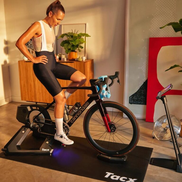 Trenażer rowerowy na koło czy direct drive – który wybór zapewni lepsze treningi?