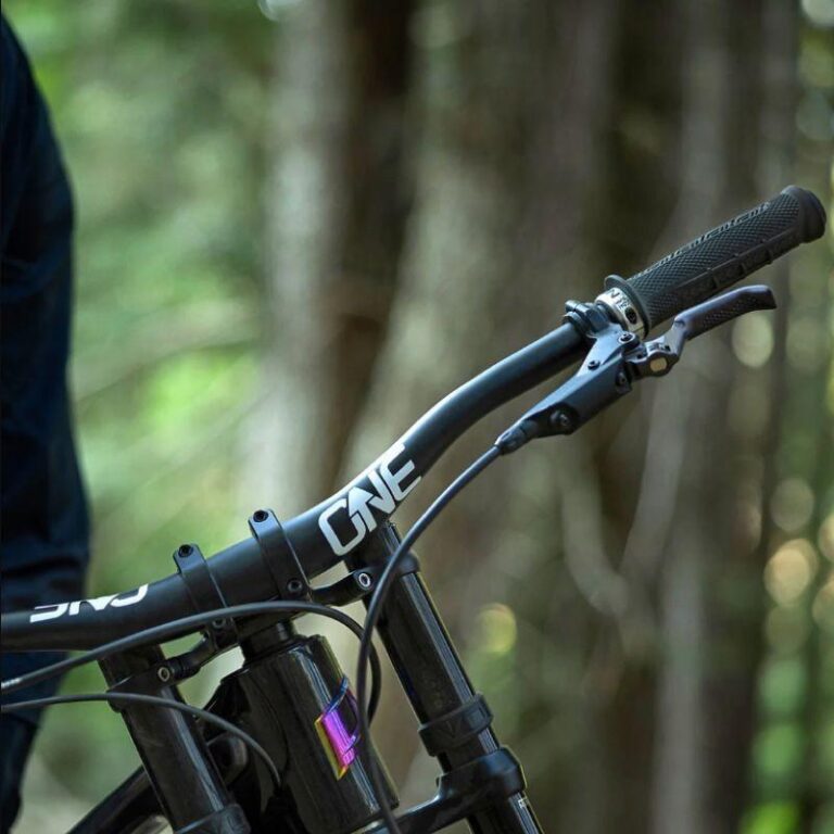 Jak wybrać idealną kierownicę rowerową? Budowa i rodzaje, które warto znać