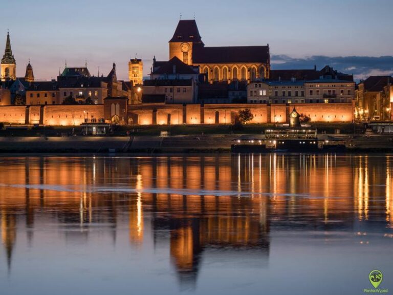 Rowerem do Torunia: Jak zorganizować wyjazd bez gotówki?