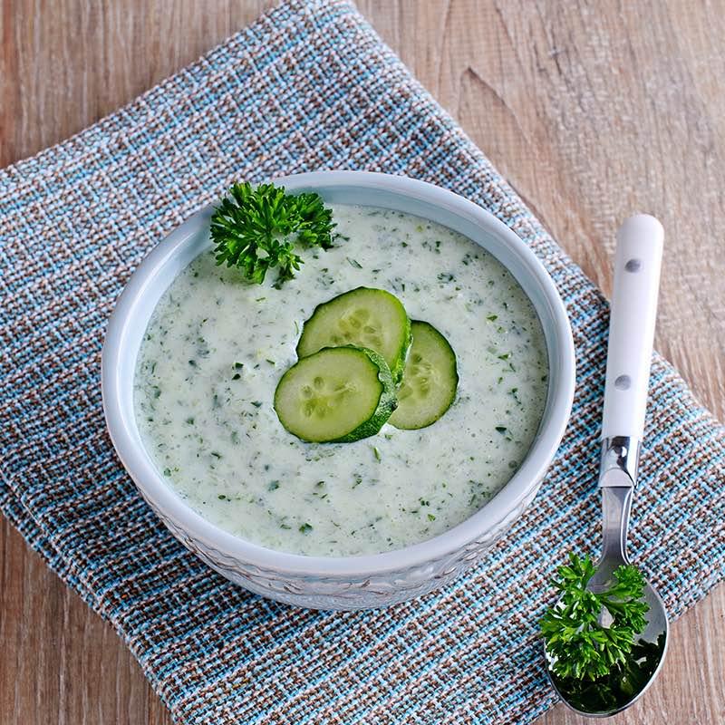 Orzeźwiający chłodnik ogórkowy – doskonały przepis na upalne dni