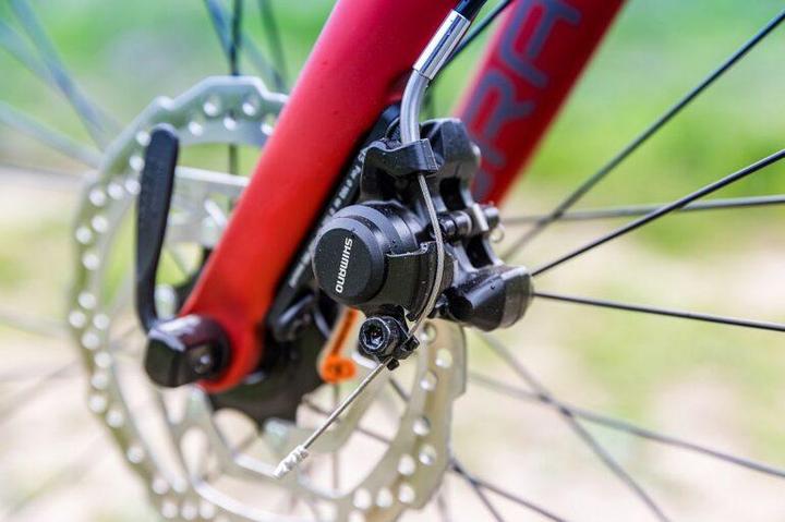 Hamulce tarczowe mechaniczne vs hydrauliczne