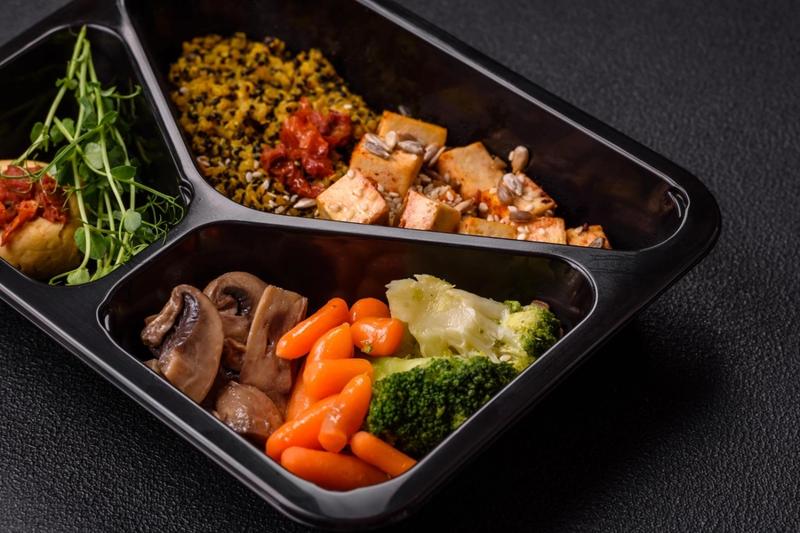 Porównanie diety pudełkowej z tradycyjną