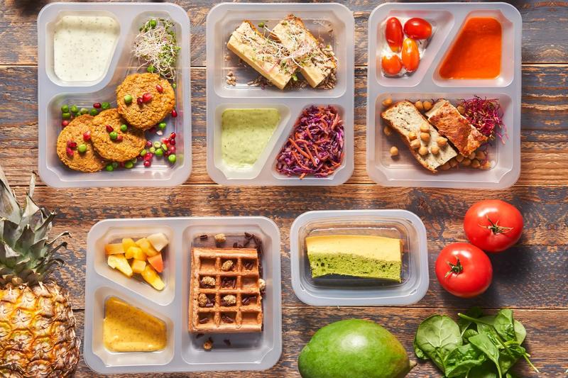 Jak schudnąć z dietą pudełkową? Porady dietetyka na co jeść i jak żyć zdrowo