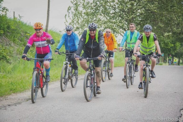 Co warto zabrać na wyprawę rowerową: lista niezbędnych rzeczy dla każdego rowerzysty