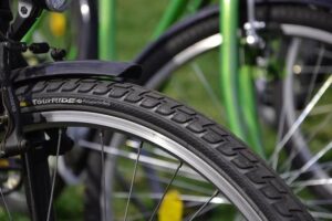 Jak prawidłowo zmienić oponę w rowerze – krok po kroku dla każdego rowerzysty