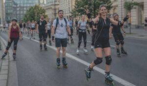 Rolkarze na ścieżkach rowerowych: jak łączyć pasję z aktywnością na świeżym powietrzu?