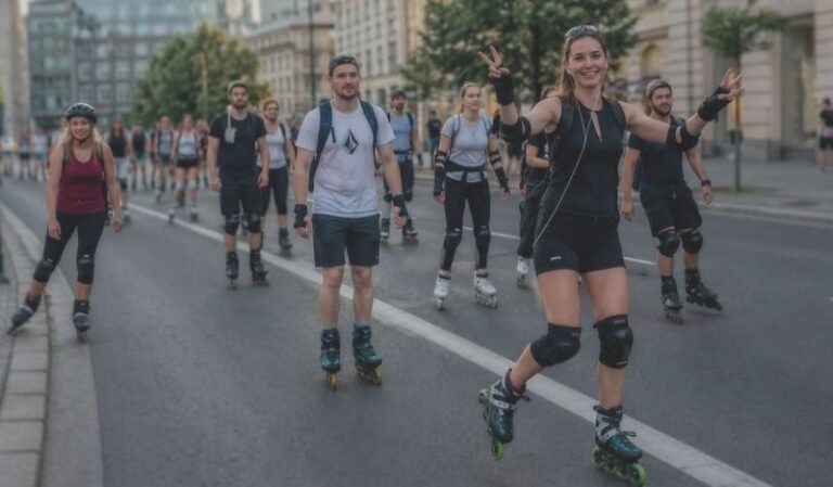 Rolkarze na ścieżkach rowerowych: jak łączyć pasję z aktywnością na świeżym powietrzu?
