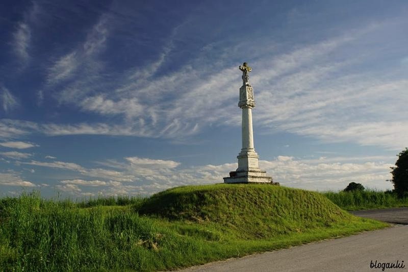 Miejsca, które możesz przegapić jadąc samochodem: ukryte atrakcje przy trasie
