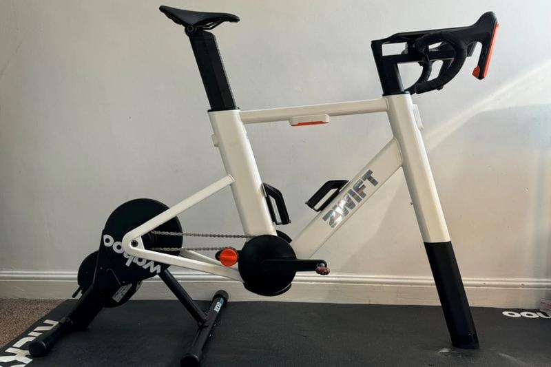 Podłączenie zwykłego trenażera do Zwift: prosty poradnik