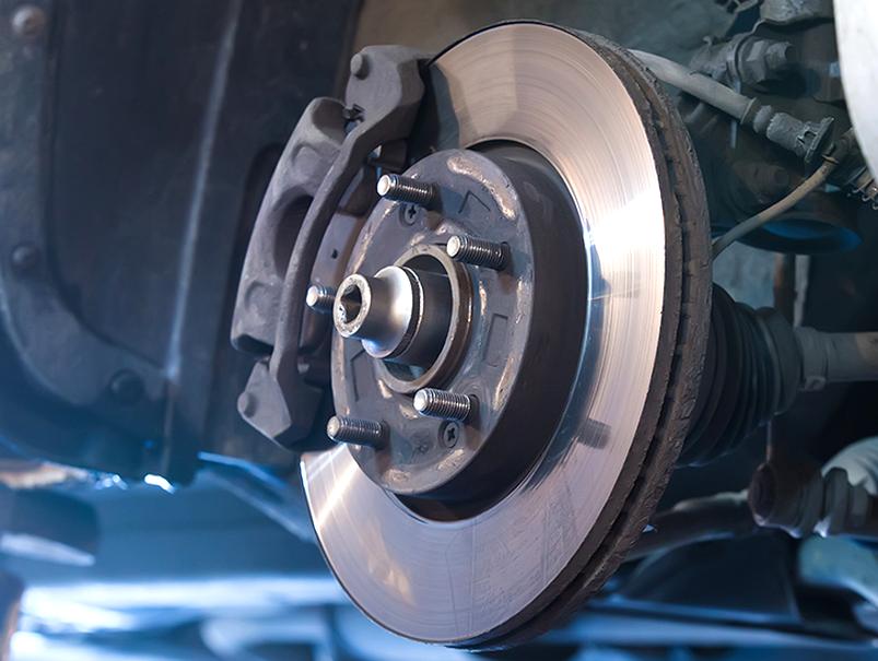 Różnice hamulców mechanicznych i hydraulicznych